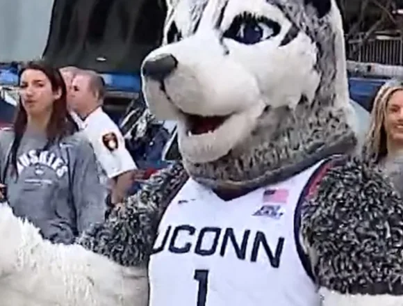 UConn fans send off men’s basketball team to Final Four