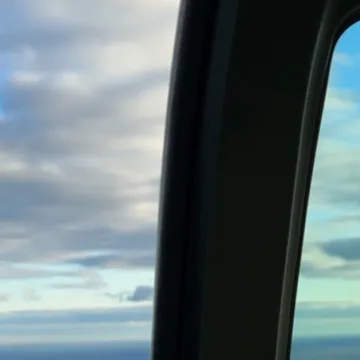 Cape Air plane returns to Nantucket after cabin door opens