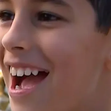 Thousands gather to see Artemis II launch