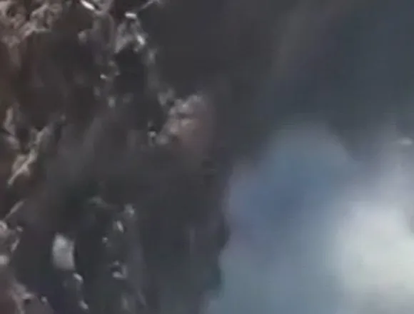 Tourists rescued from cliffside in Australia