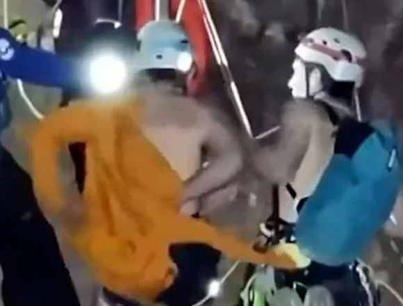 f_vert_brk_climbers_rescued_260416.00_00_05_16.Still002-ja5eu3.jpg First responders rescue stuck climbers in Colorado