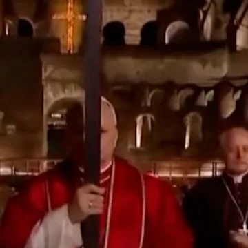 Pope Leo marks Good Friday with cross procession at Colosseum