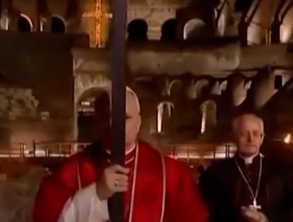 f_vert_brk_pope_colosseum_260403.00_01_05_01.Still002-gwwp3b.jpg Pope Leo marks Good Friday with cross procession at Colosseum