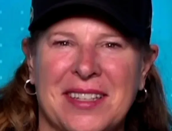 f_vert_brk_tdy_ucla_coach_260406-8f3p1c.jpg UCLA women’s basketball coach celebrates championship win