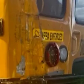 f_vert_brk_train_school_bus_260409.00_00_15_23.Still002-wjadw2.jpg Train clips school bus full of kids in Florida