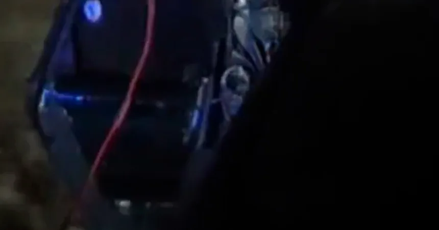 Officers rescue family from flooded car in Texas