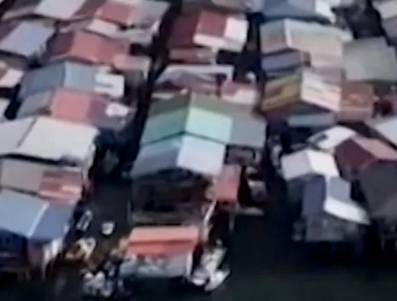 Fire in Malaysia displaces thousands of people