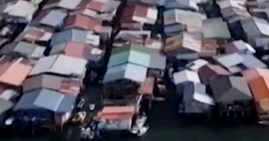 Fire in Malaysia displaces thousands of people