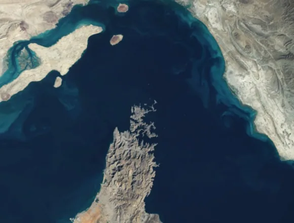 hormu_v-denprg.jpg U.S. naval blockade of Iranian ports goes into effect