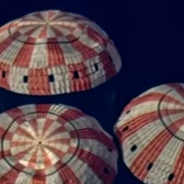 Orion capsule returns to Earth safely