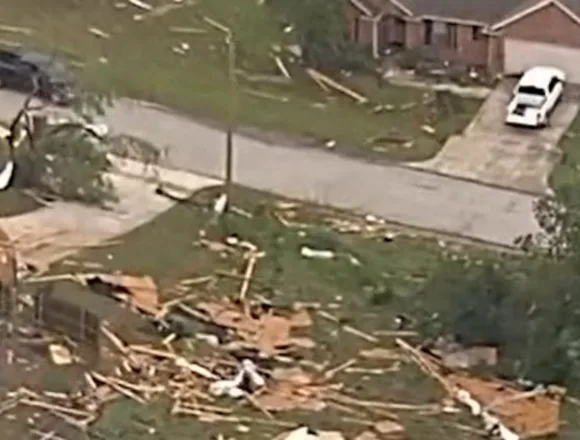Severe Texas storms leave one dead, six injured