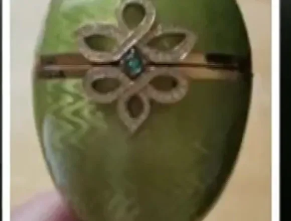 thumb-32sx6x.jpg UK jails man who allegedly stole bag with Fabergé egg