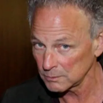 Lindsey Buckingham attacked with unknown substance