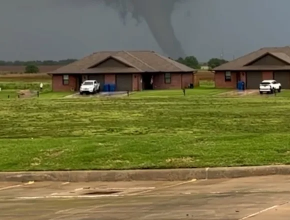 Severe storms and tornadoes hit northern Oklahoma