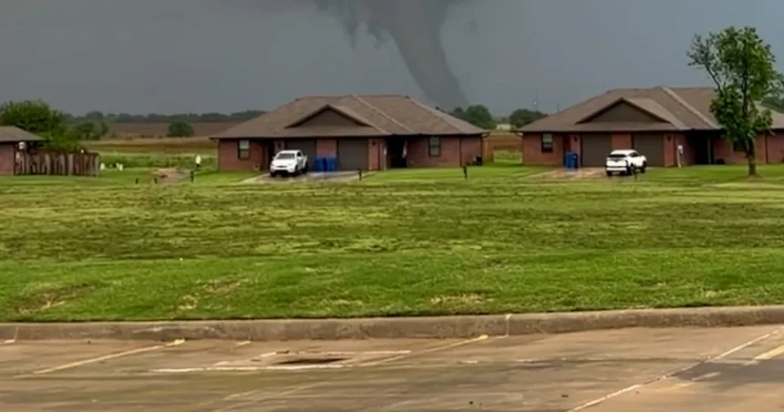 Severe storms and tornadoes hit northern Oklahoma