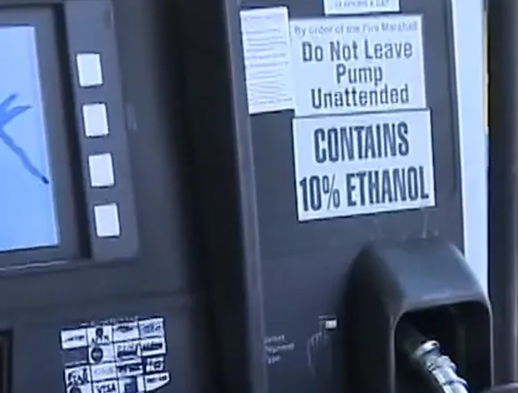 thumb-syg445.jpg Consumers wait for relief as oil prices drop