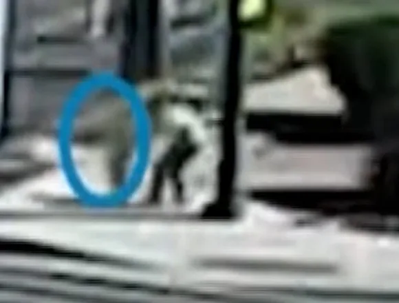 toddler-920xs3.jpg Video captures moment toddler was rescued from traffic