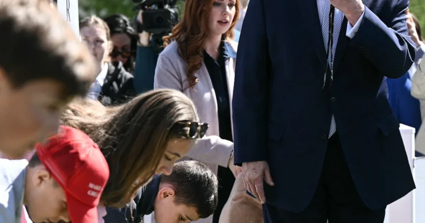 trump-egg-autopen-2zt077.jpg Trump tells kids about autopens at Easter Egg Roll