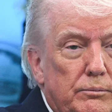 trump_point_v-534irn.jpg Trump says threats to Iran do not amount to war crimes