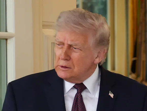 vertical_President_Trump_Speaks_To_Press_Outside_The_Oval_O-2271171727-Getty-esqljg.jpg Trump tips McDonald's DoorDash driver at White House